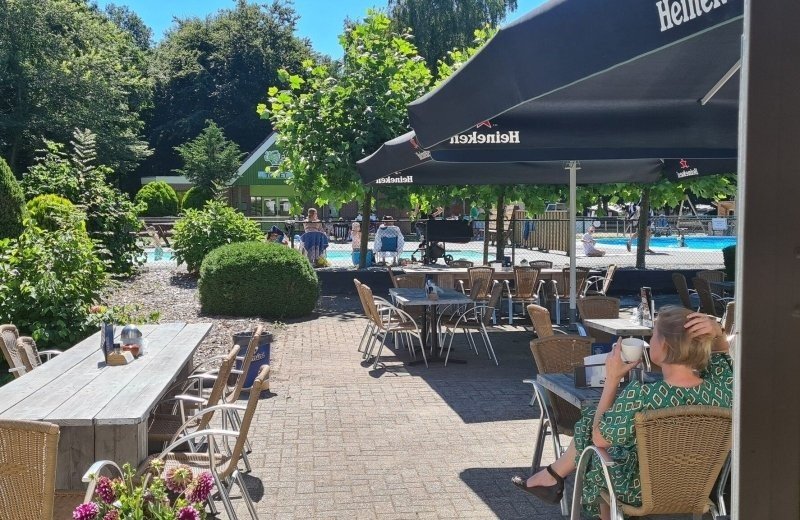 Urkerbos terras zwembad